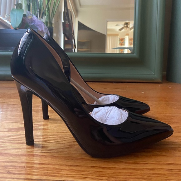 Pointed Toe Patent Heels - Picture 3 of 4